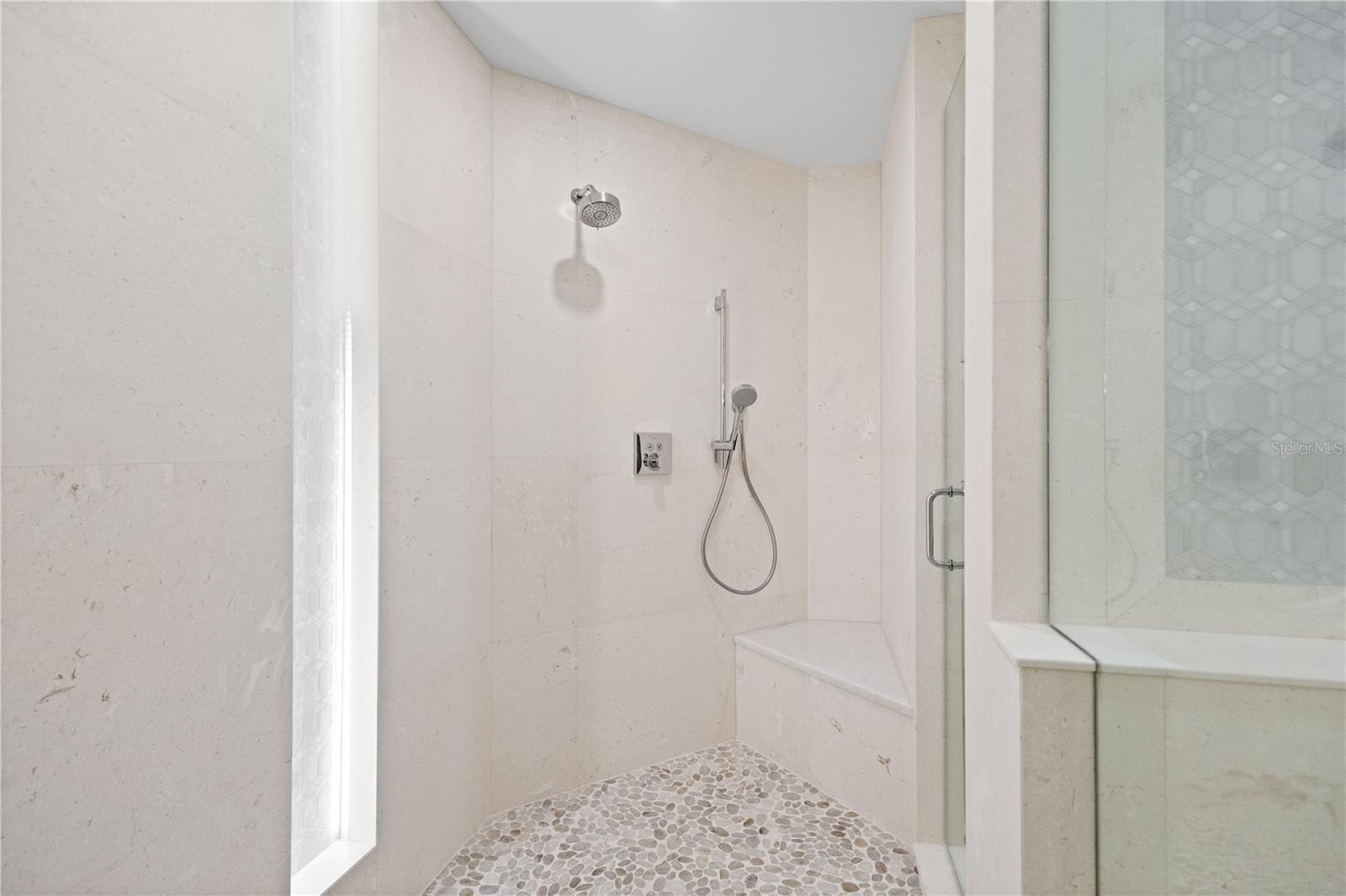 Image 40 of 75 For 415 L Ambiance Drive A701