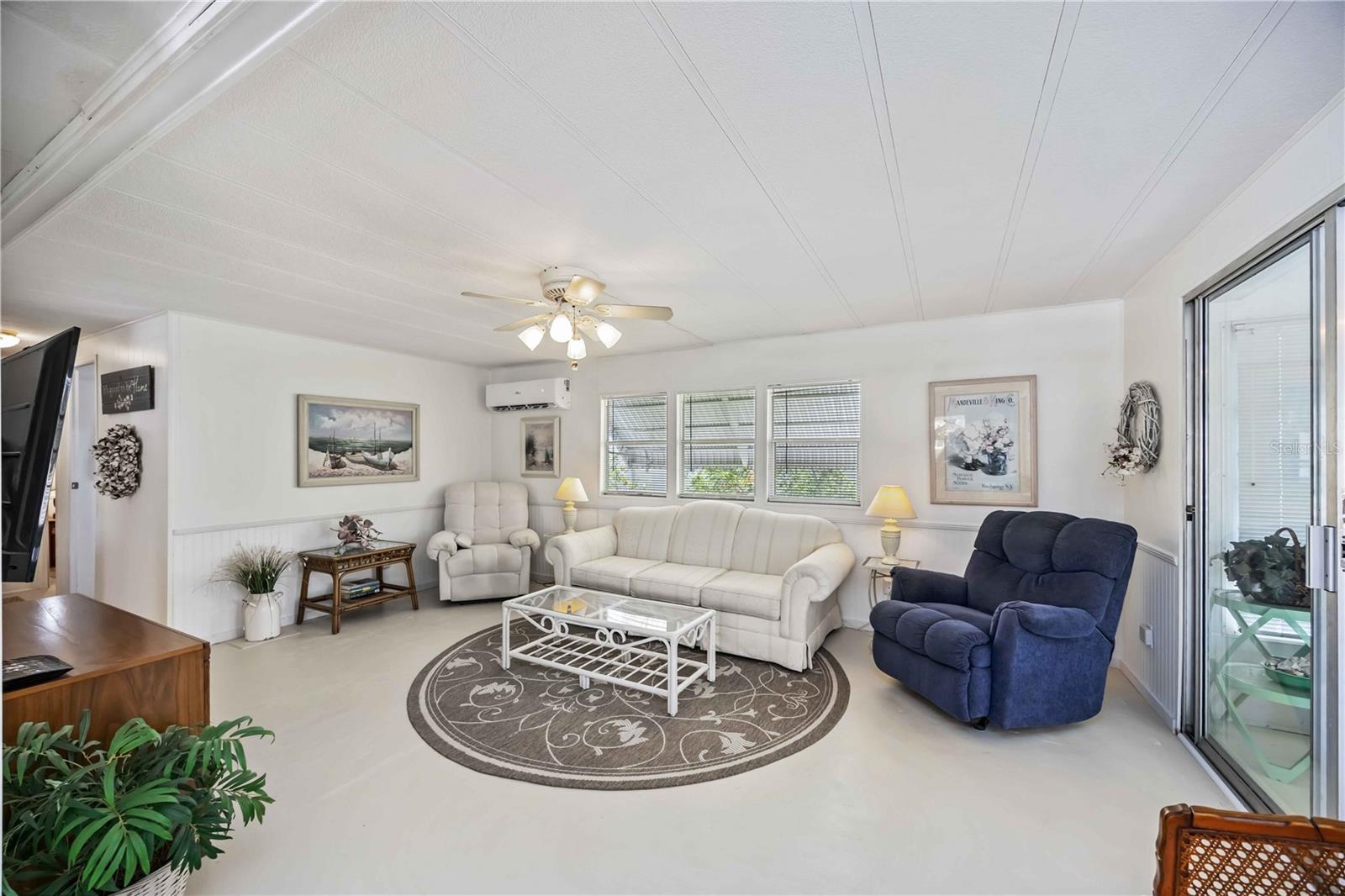 Image 11 of 31 For 10303 Burnt Store Road 221