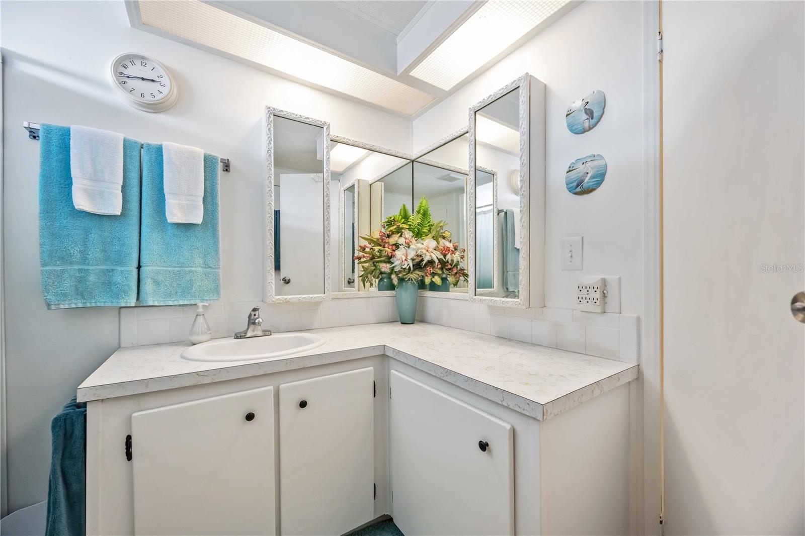 Image 16 of 31 For 10303 Burnt Store Road 221