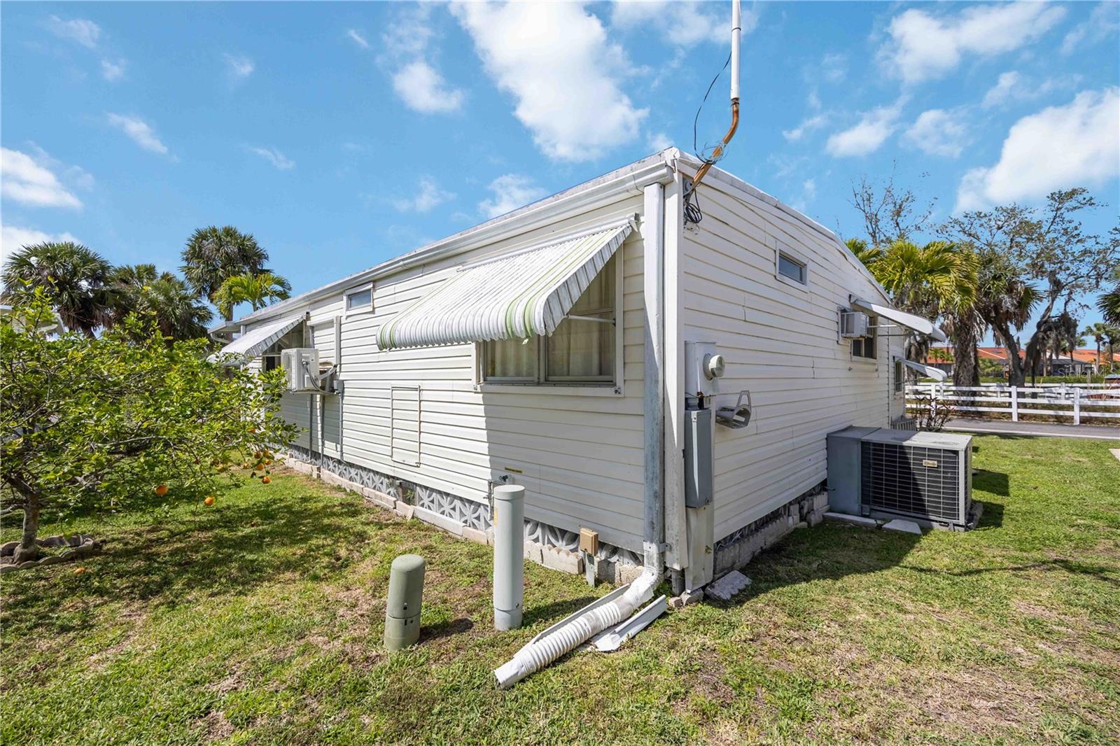 Image 23 of 31 For 10303 Burnt Store Road 221