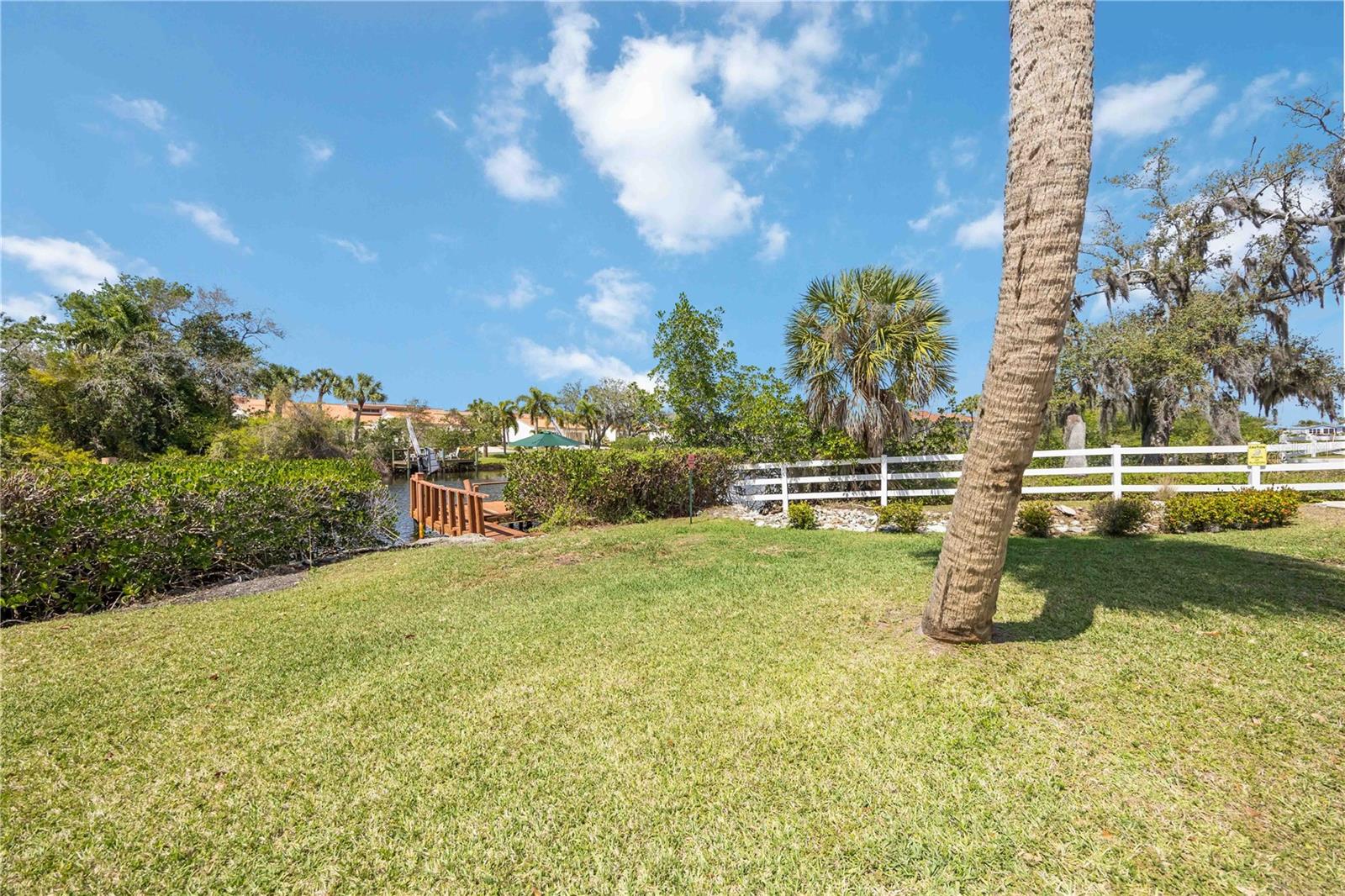 Image 27 of 31 For 10303 Burnt Store Road 221