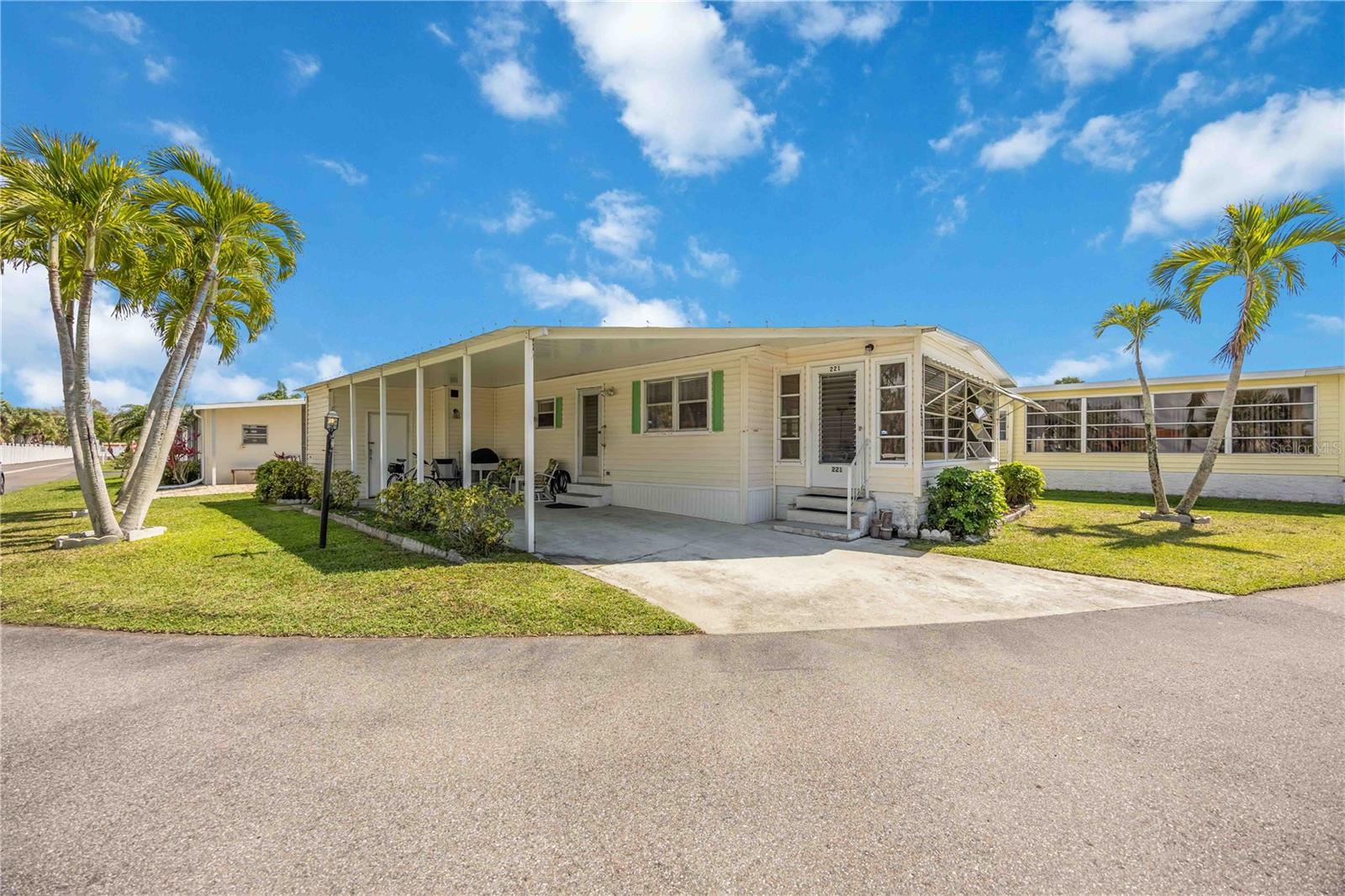 Image 28 of 31 For 10303 Burnt Store Road 221