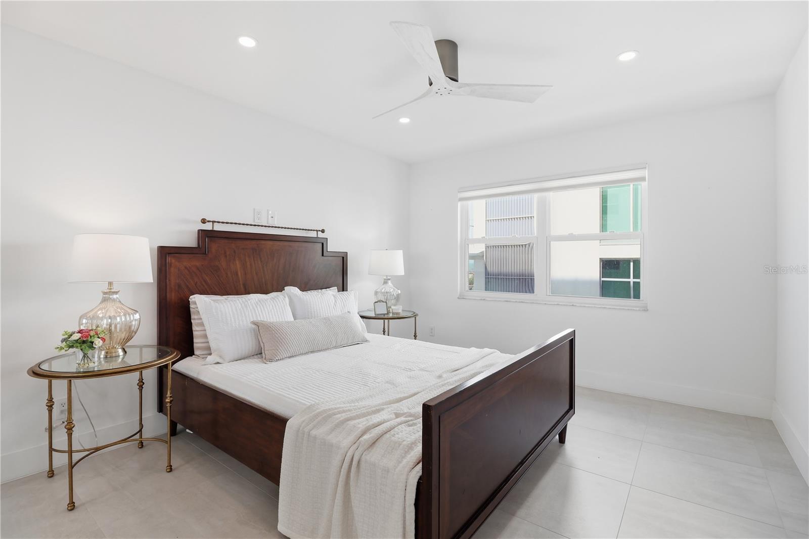 Image 27 of 50 For 226 Golden Gate Point 34