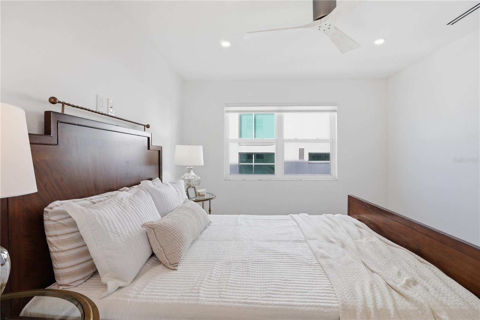 Image 28 of 50 For 226 Golden Gate Point 34