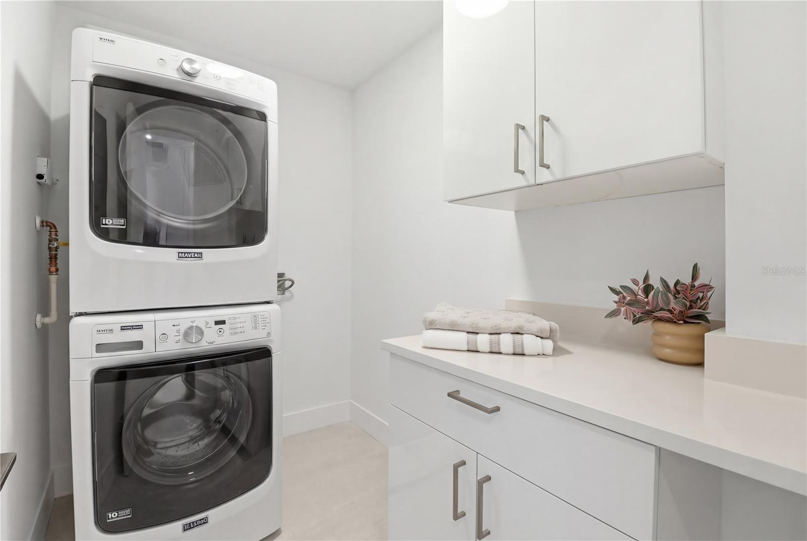 Image 41 of 50 For 226 Golden Gate Point 34