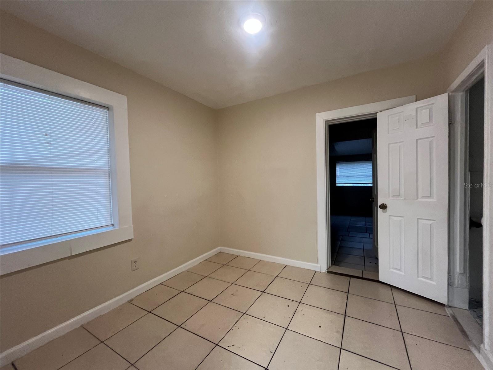 Image 4 of 5 For 720 22nd Avenue W