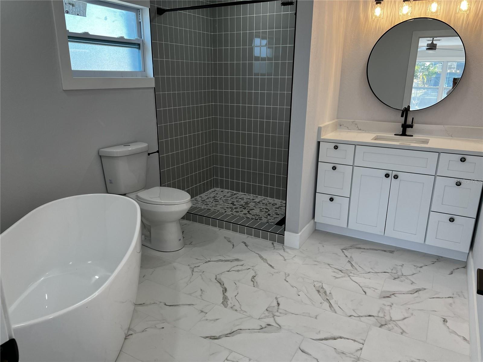 Image 17 of 21 For 403 28th Street