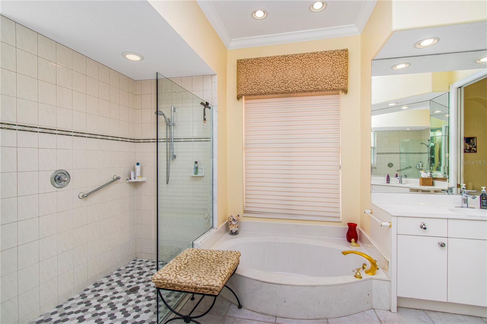 Image 24 of 40 For 7302 Eaton Court