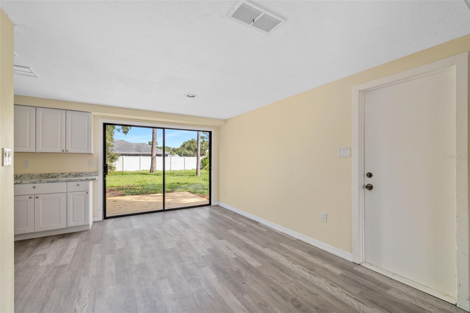 Image 10 of 44 For 2004 Wood Hollow Place