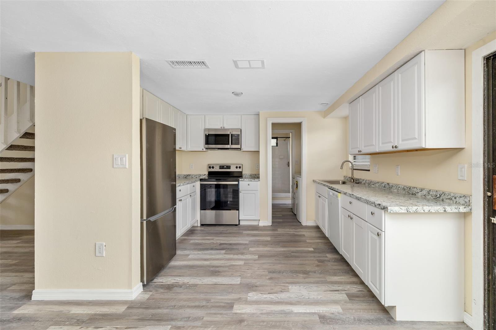 Image 12 of 44 For 2004 Wood Hollow Place