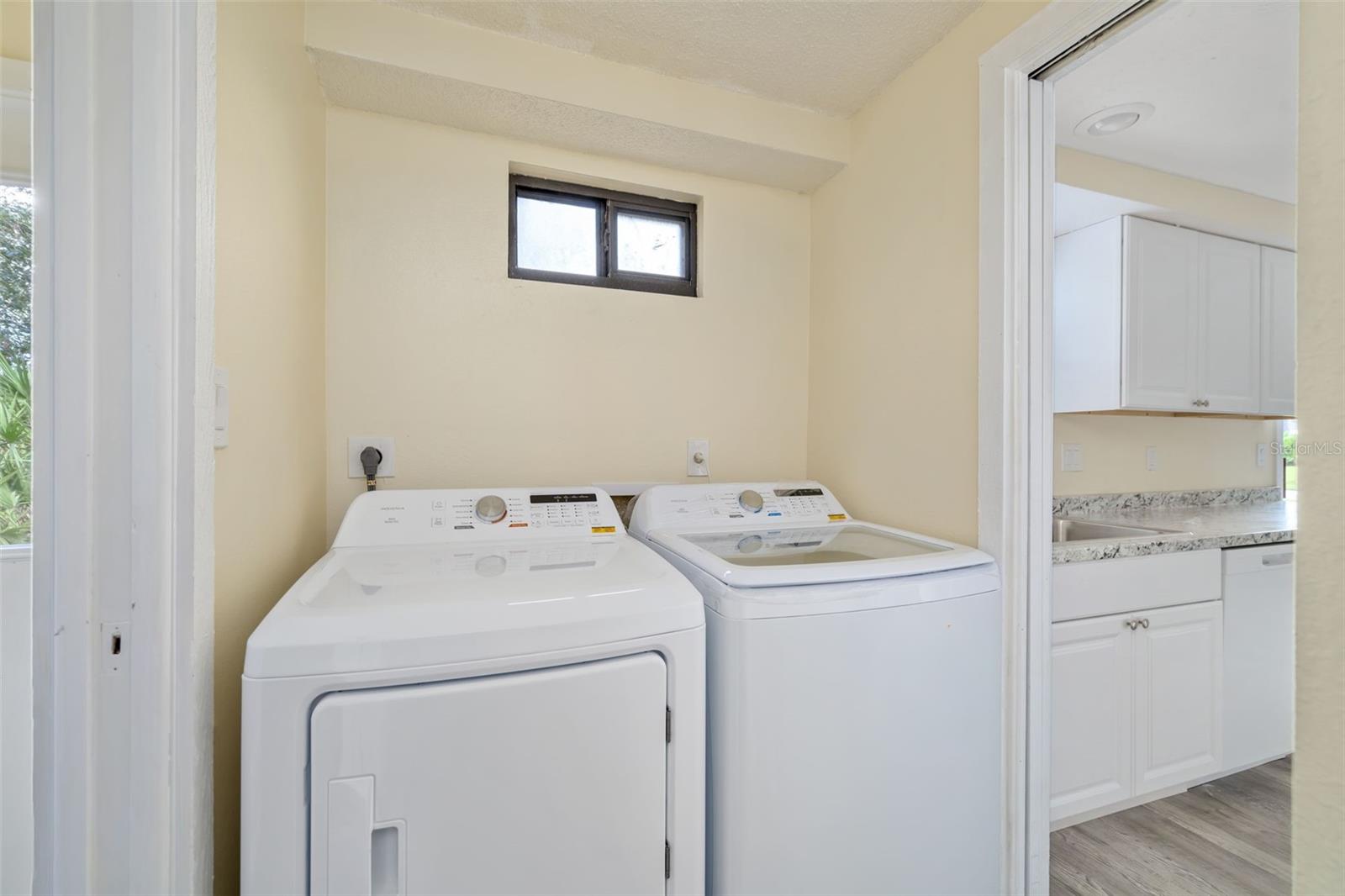 Image 17 of 44 For 2004 Wood Hollow Place