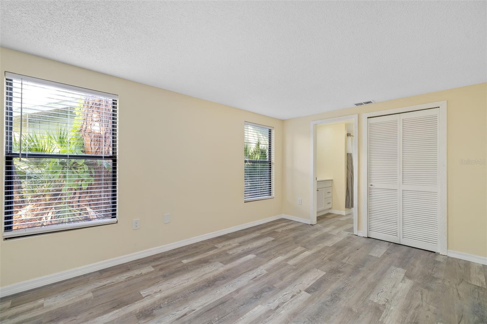 Image 21 of 44 For 2004 Wood Hollow Place