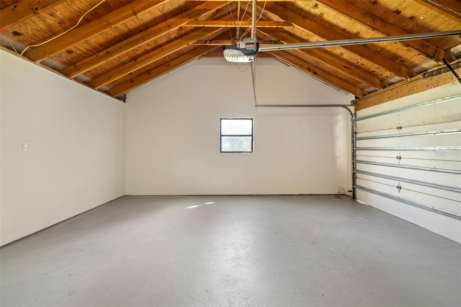 Image 31 of 44 For 2004 Wood Hollow Place