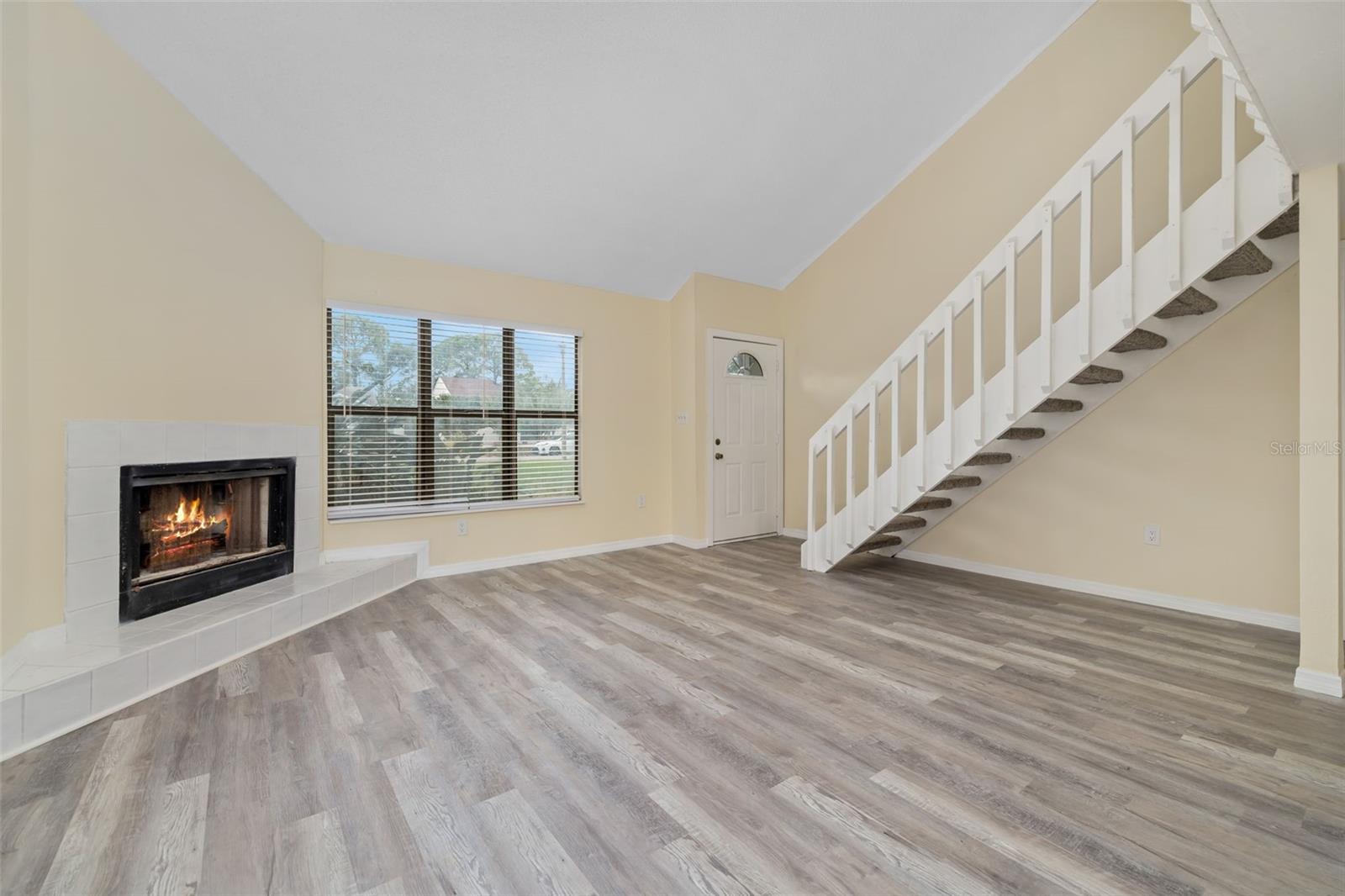 Image 6 of 44 For 2004 Wood Hollow Place