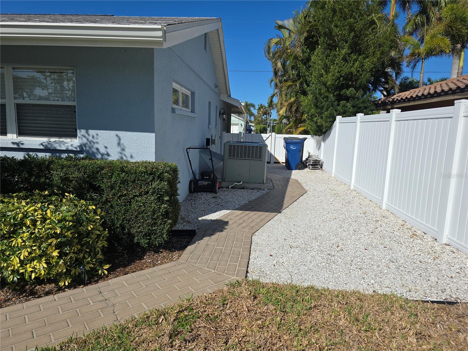 Image 21 of 52 For 4007 Royal Palm Drive