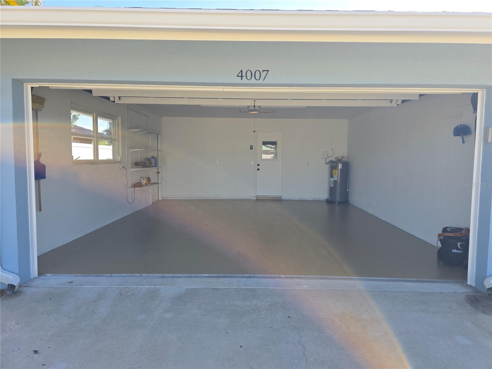 Image 4 of 52 For 4007 Royal Palm Drive