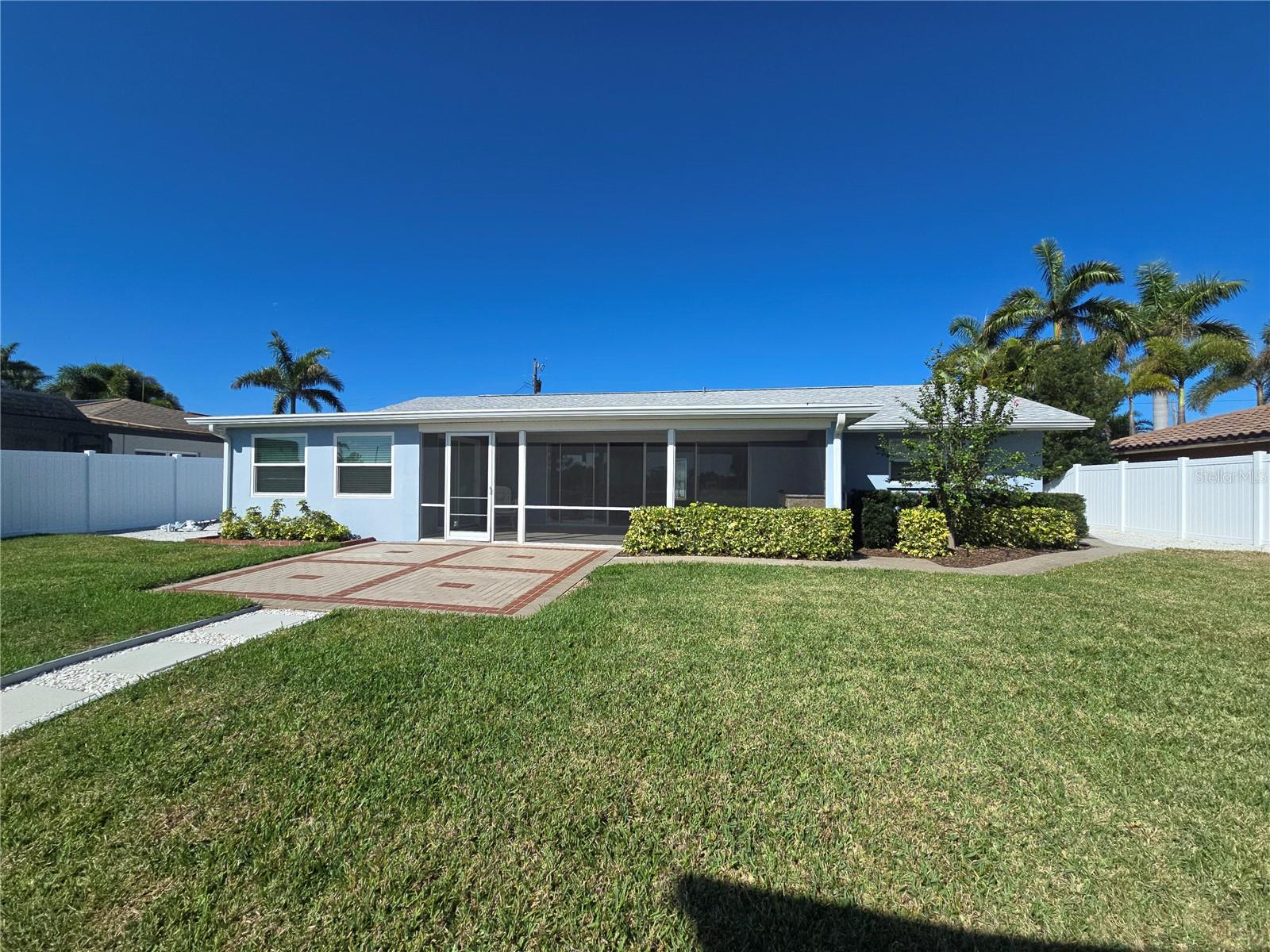 Image 9 of 52 For 4007 Royal Palm Drive