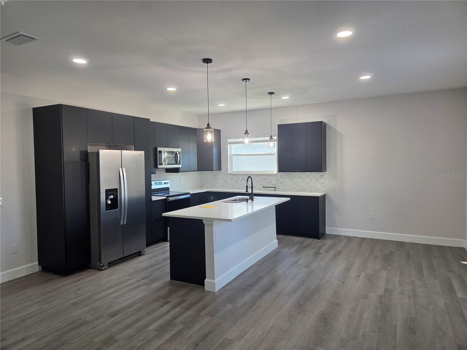 Image 2 of 15 For 2300 Parrot Street