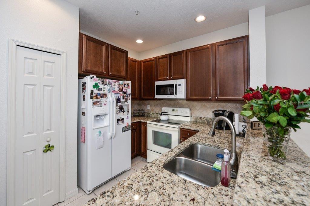 Image 3 of 11 For 4211 Via Piedra Circle 8-203