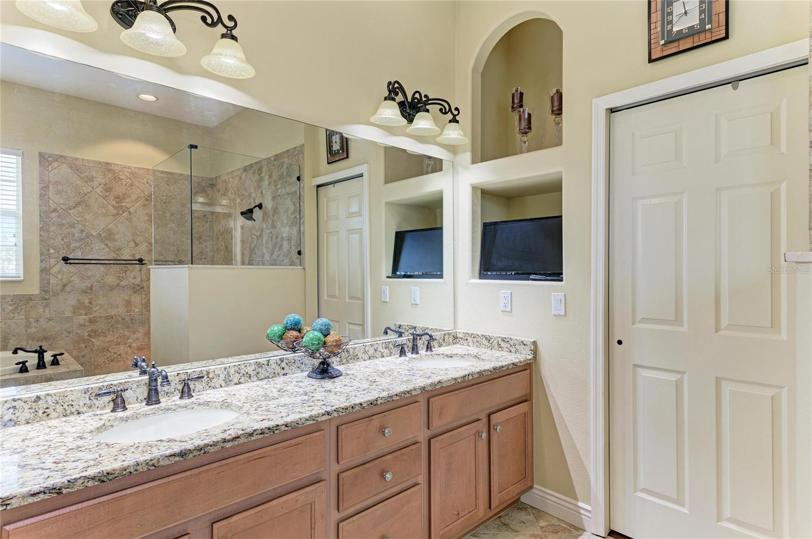 Image 26 of 66 For 23327 Red Robin Place