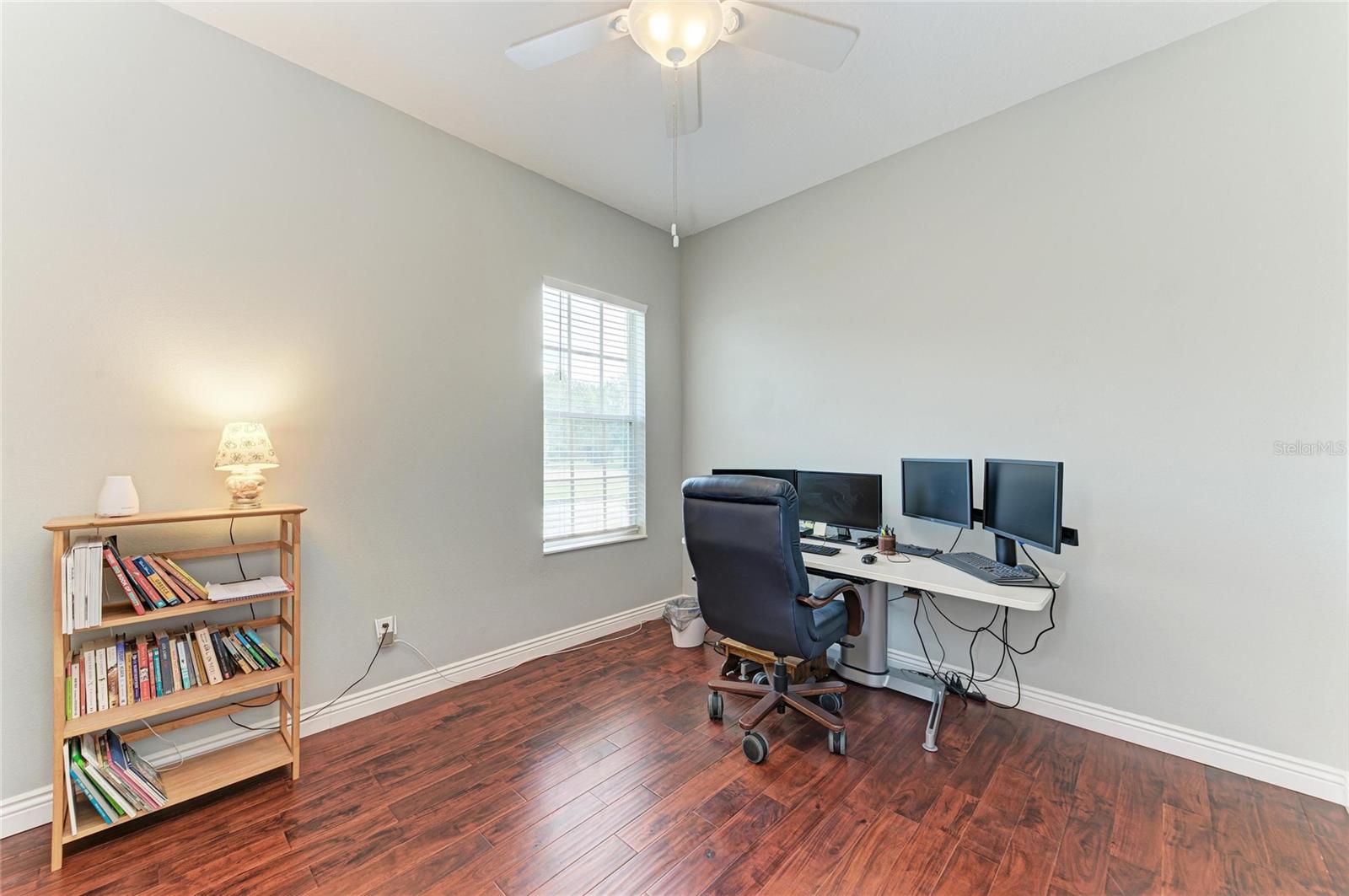 Image 29 of 66 For 23327 Red Robin Place