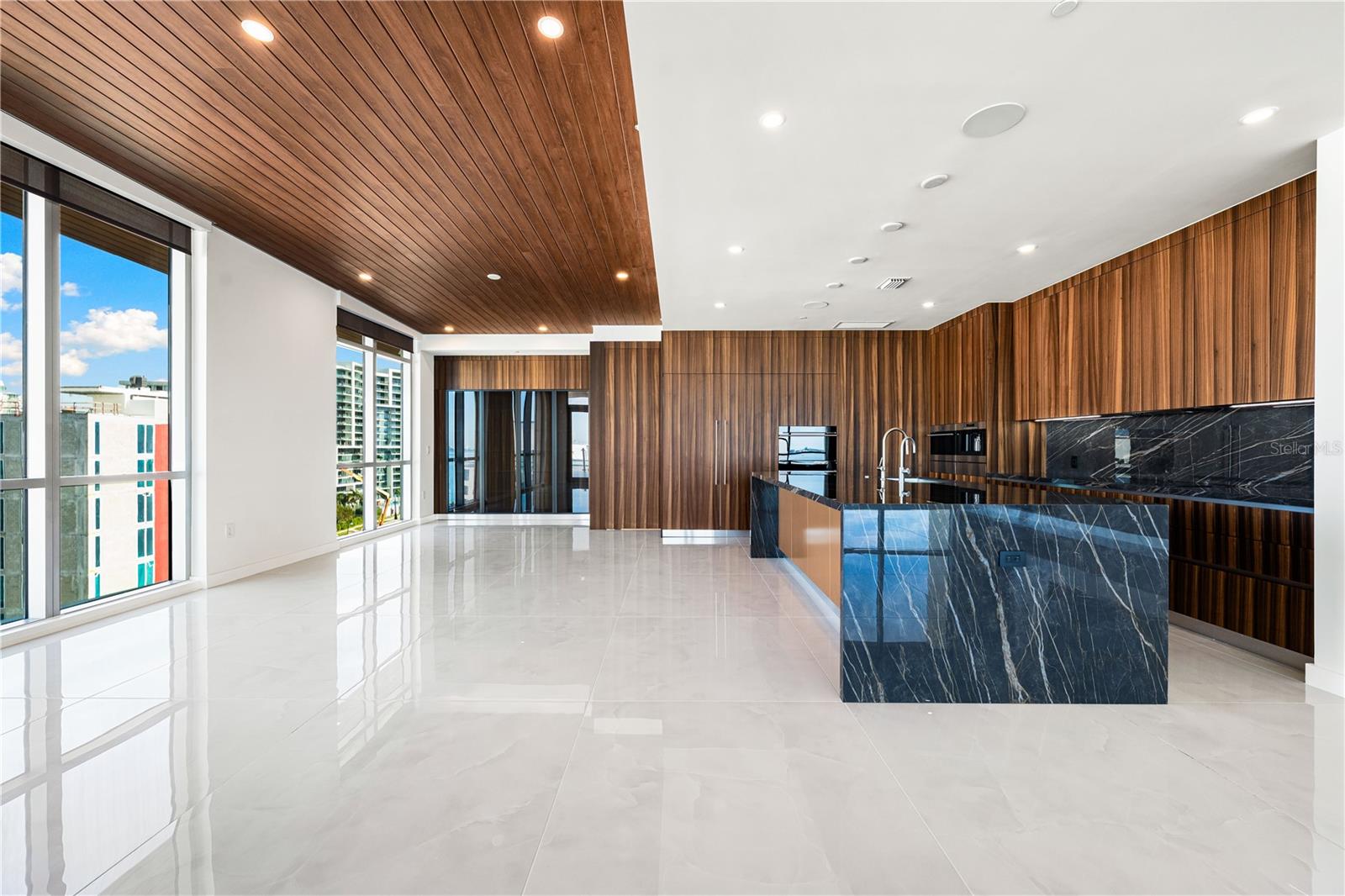 Image 12 of 73 For 111 Golden Gate Point 801ph