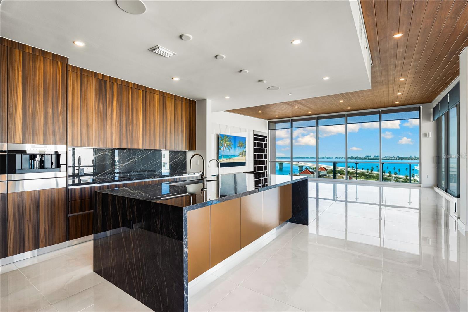 Image 14 of 73 For 111 Golden Gate Point 801ph