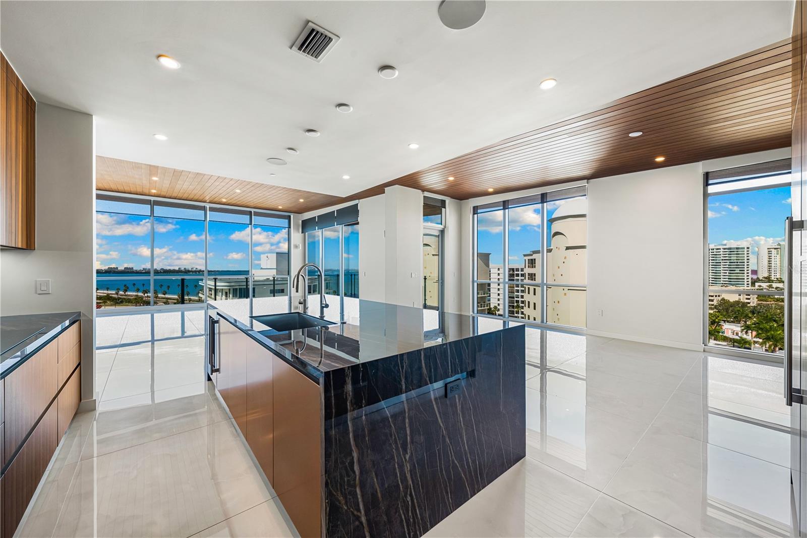 Image 16 of 73 For 111 Golden Gate Point 801ph