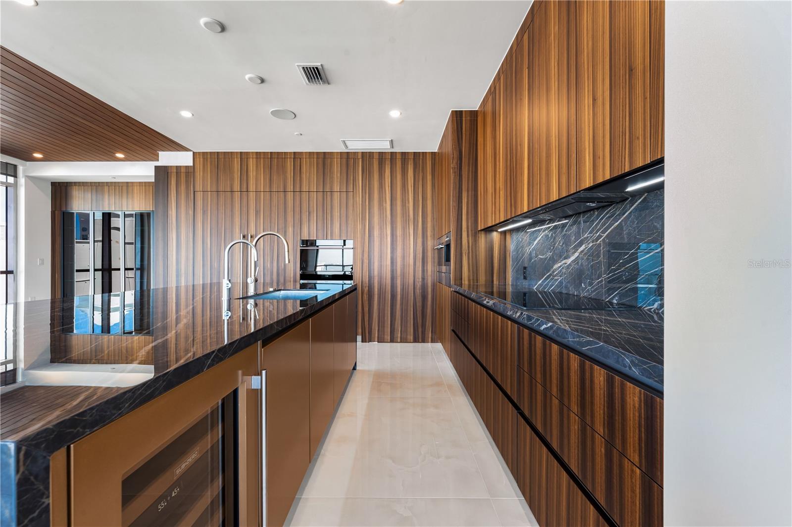 Image 17 of 73 For 111 Golden Gate Point 801ph