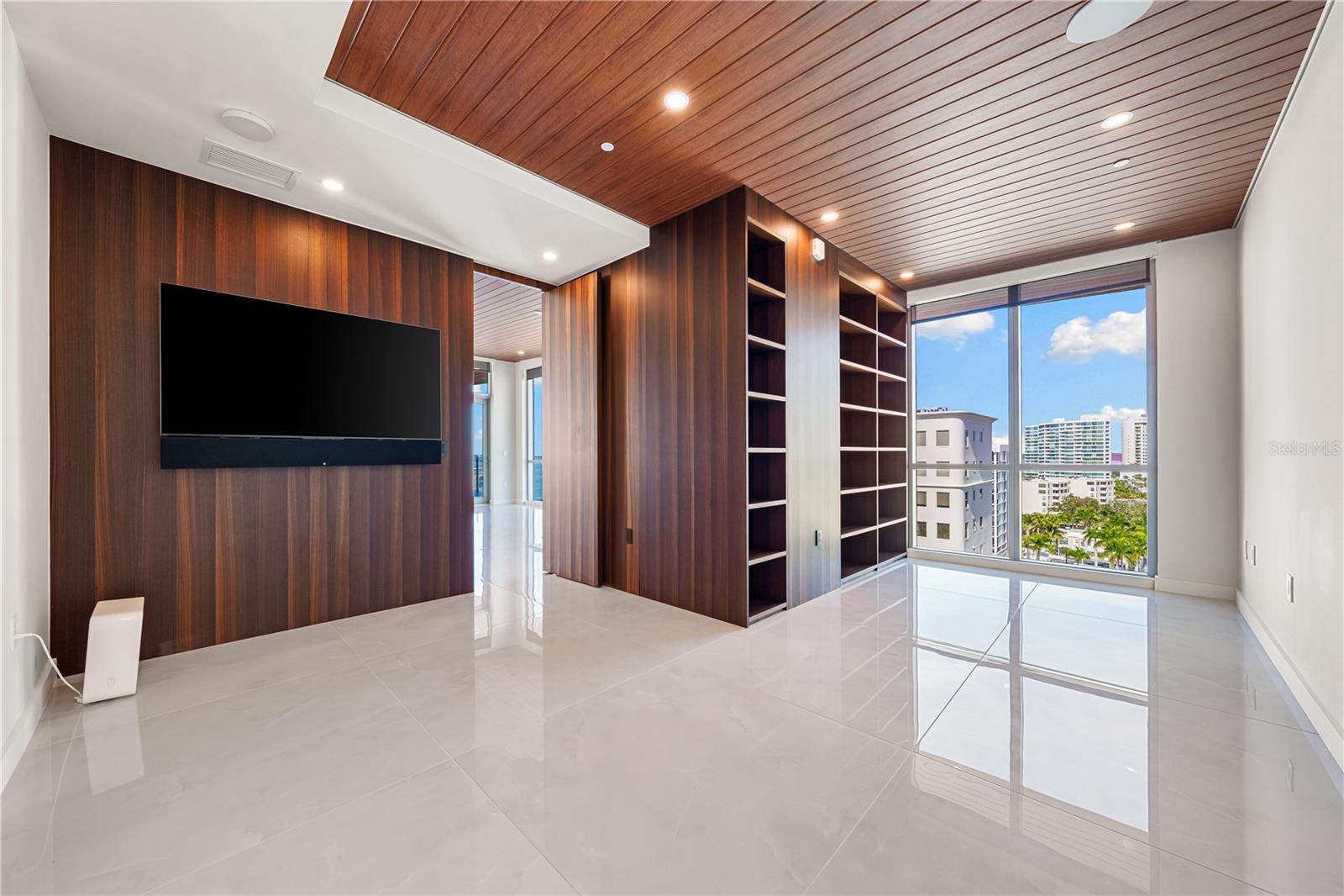 Image 21 of 73 For 111 Golden Gate Point 801ph