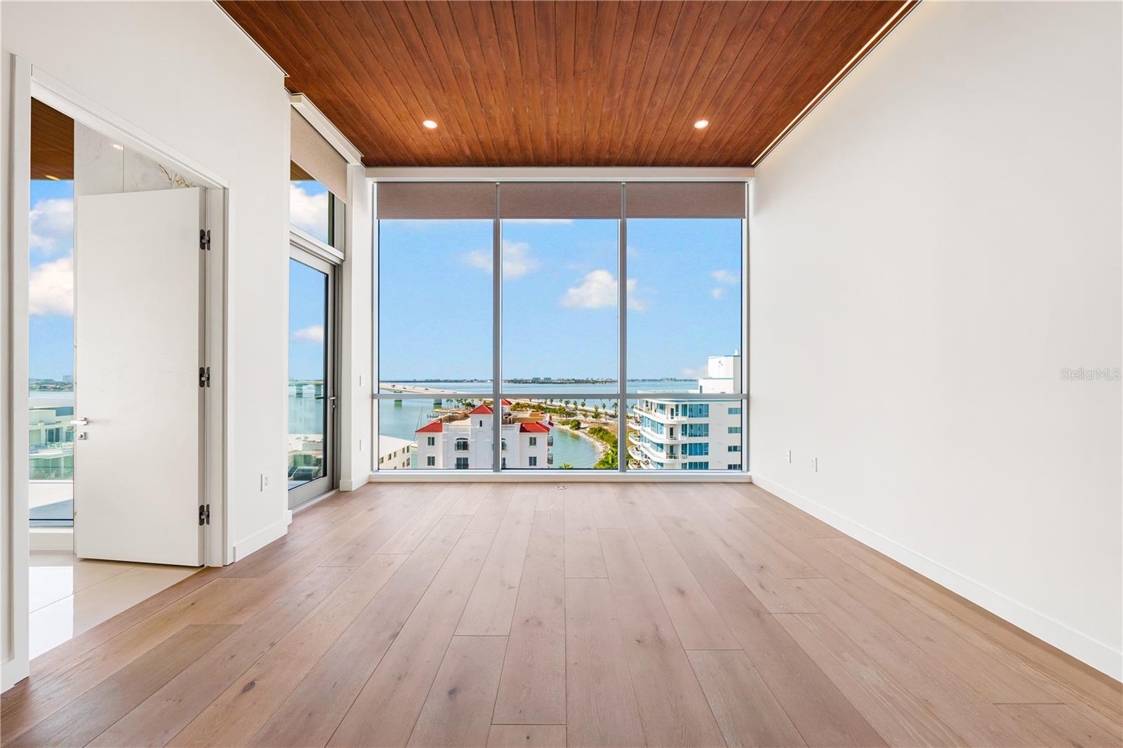 Image 22 of 73 For 111 Golden Gate Point 801ph