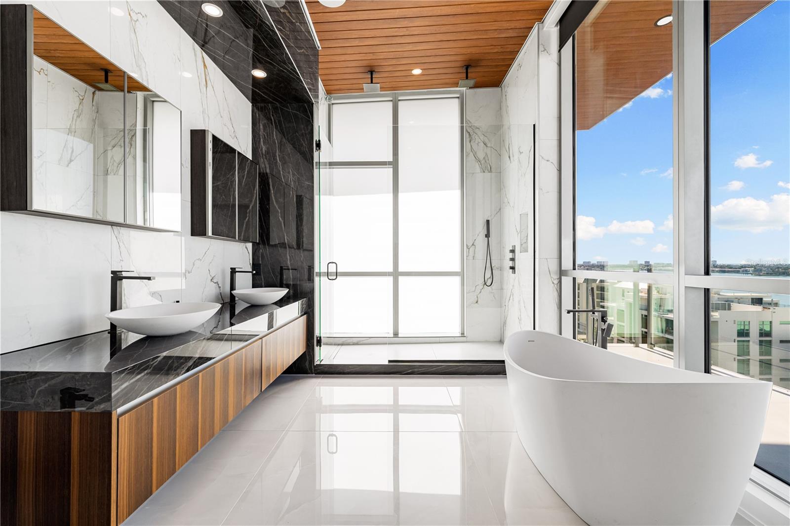 Image 25 of 73 For 111 Golden Gate Point 801ph