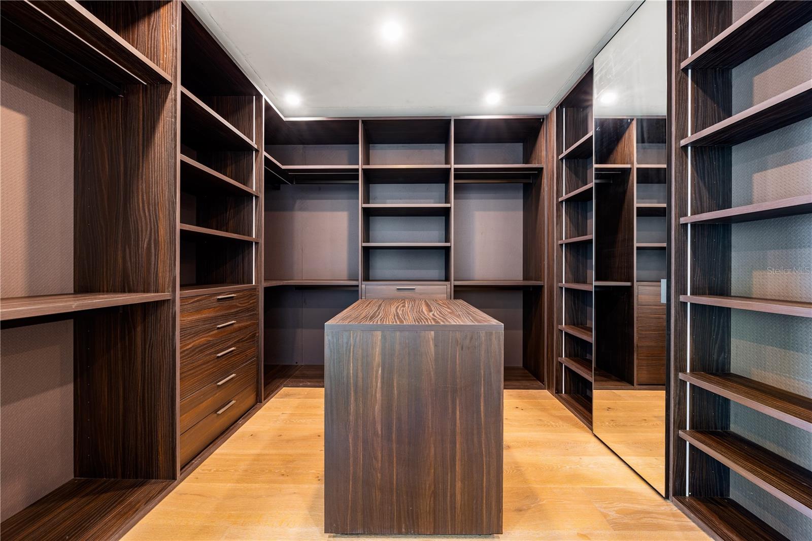 Image 31 of 73 For 111 Golden Gate Point 801ph