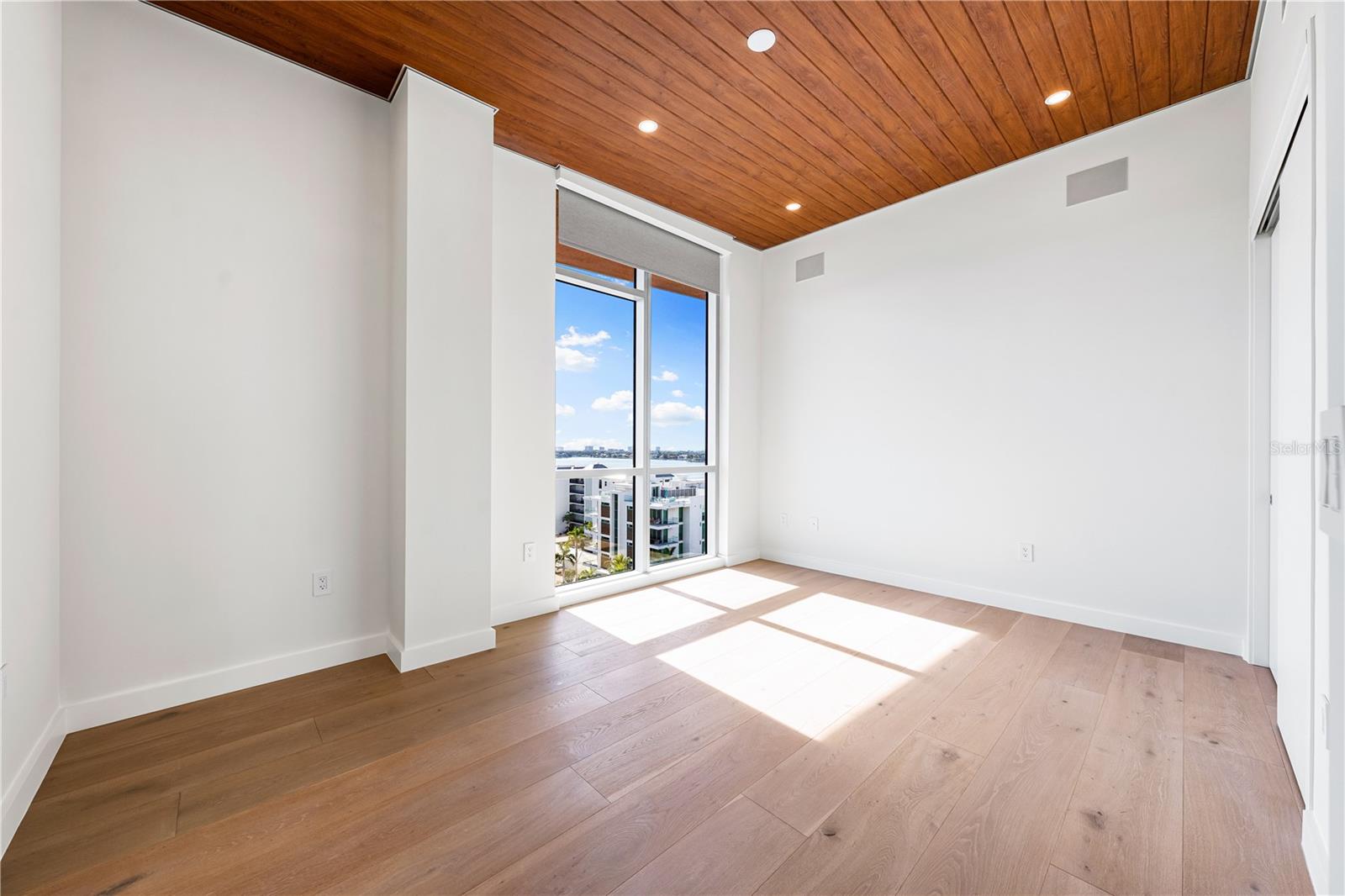 Image 32 of 73 For 111 Golden Gate Point 801ph