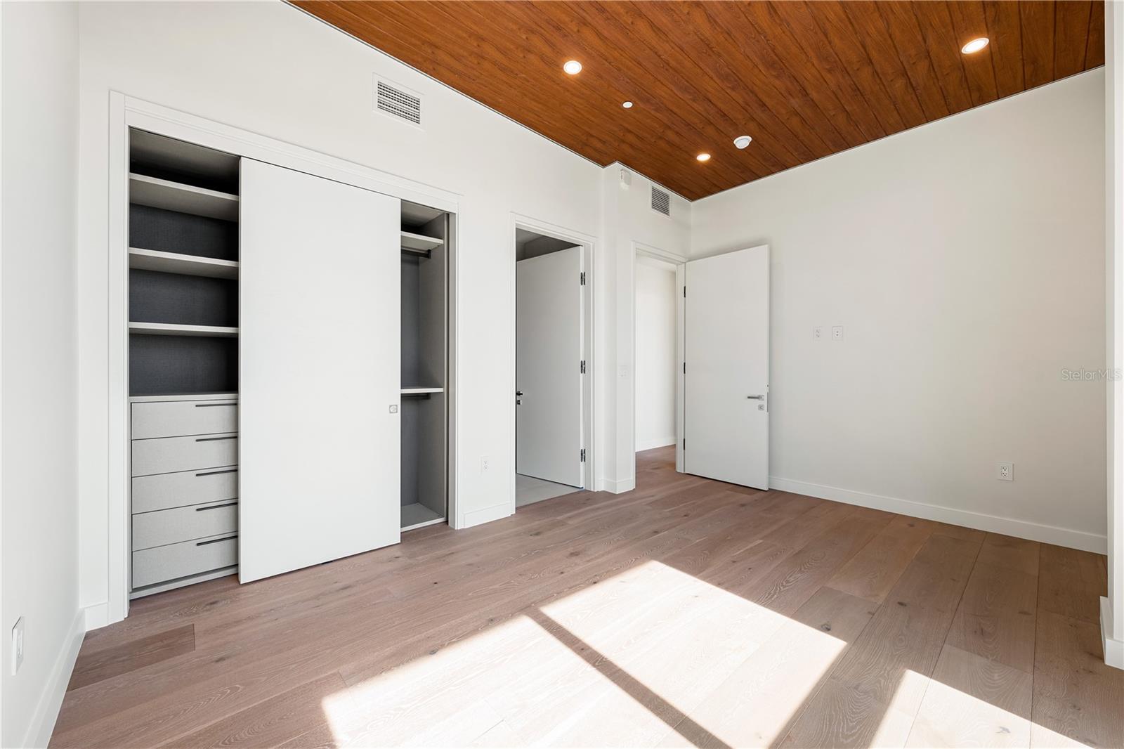 Image 33 of 73 For 111 Golden Gate Point 801ph