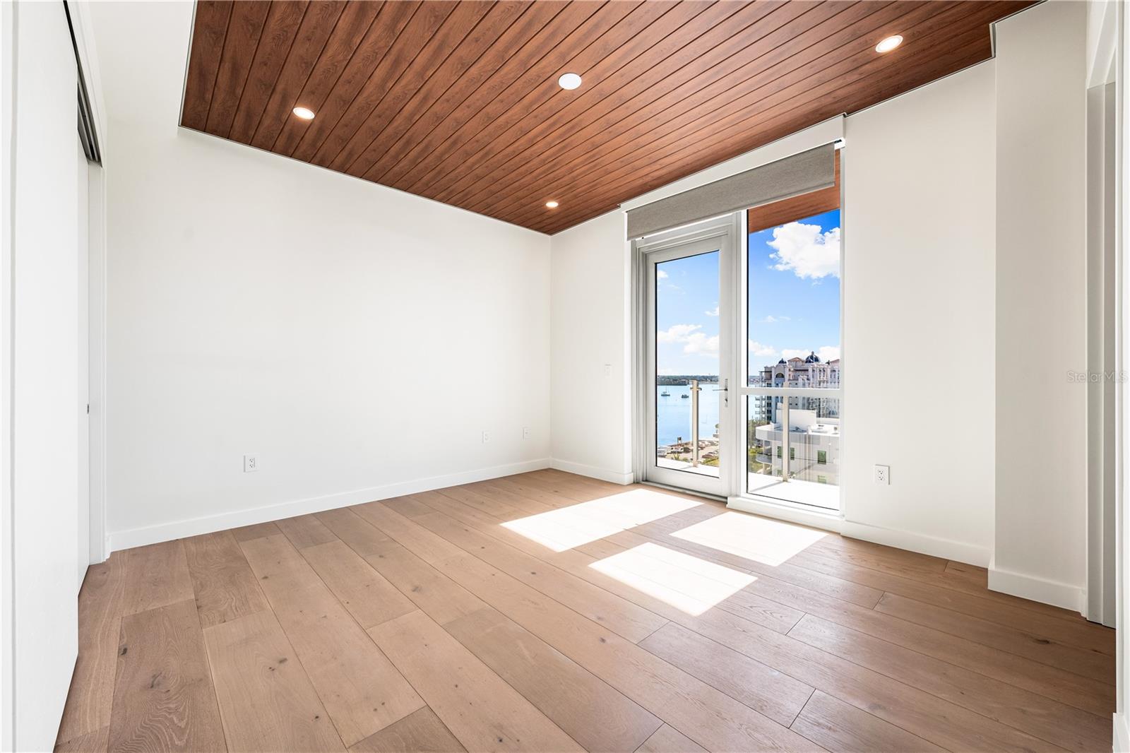 Image 35 of 73 For 111 Golden Gate Point 801ph