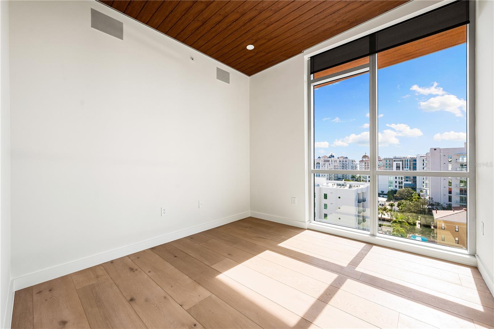 Image 40 of 73 For 111 Golden Gate Point 801ph