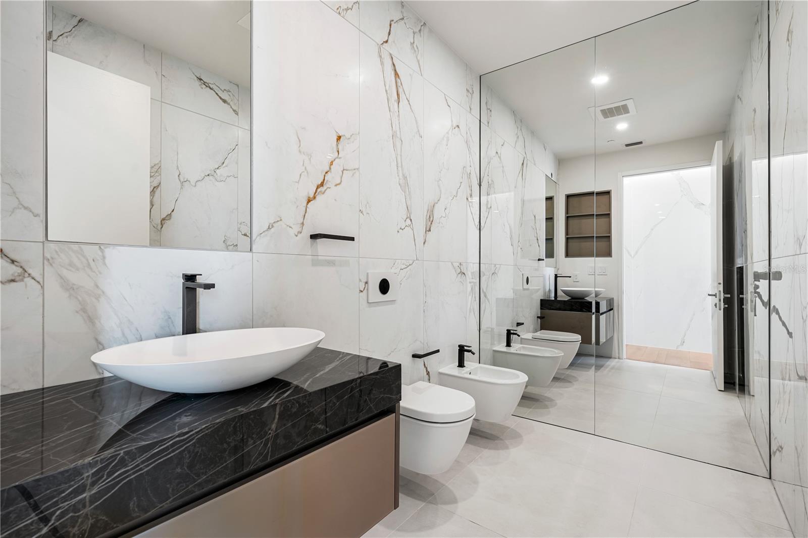 Image 42 of 73 For 111 Golden Gate Point 801ph