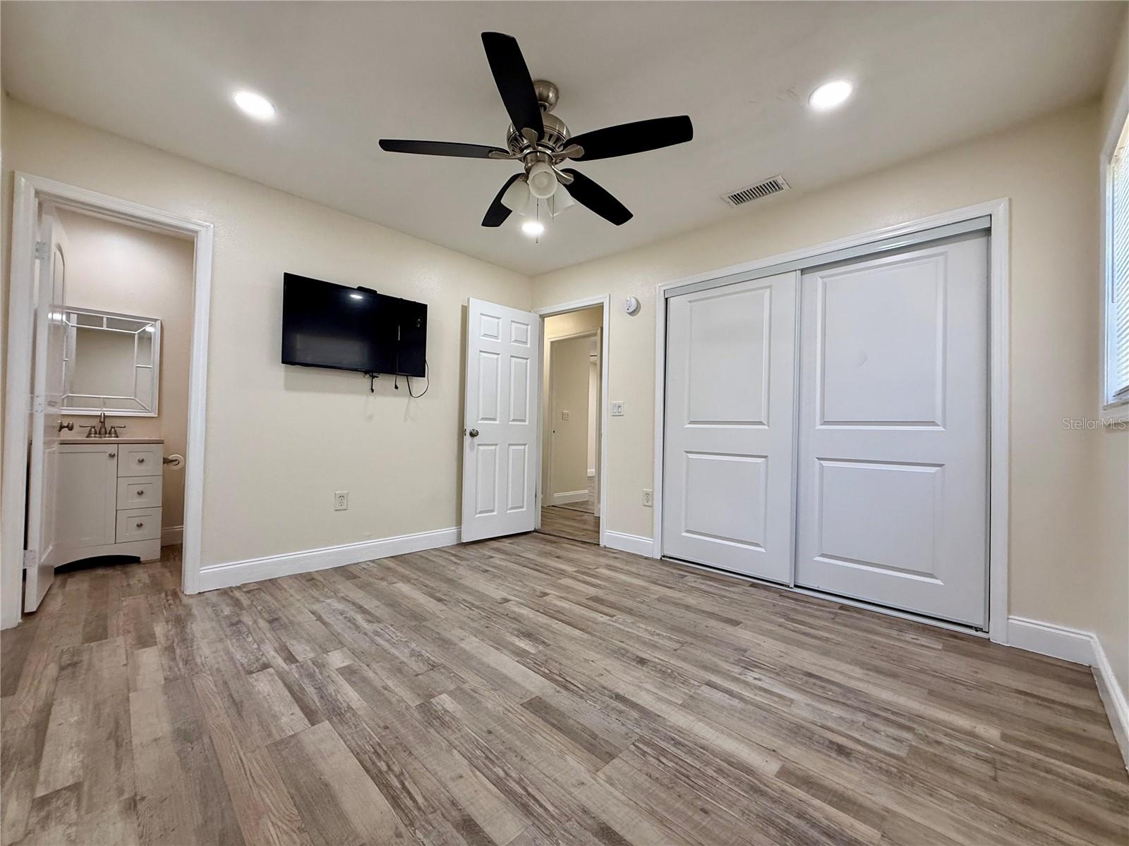 Image 20 of 27 For 4918 Gold Trees Way