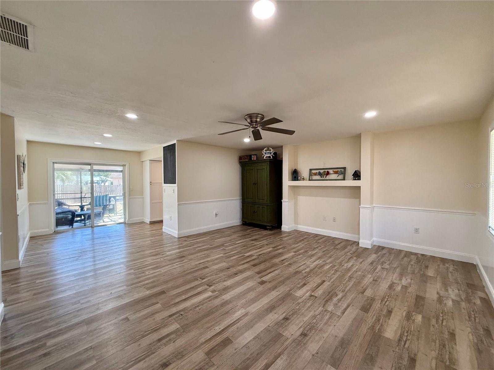 Image 4 of 27 For 4918 Gold Trees Way