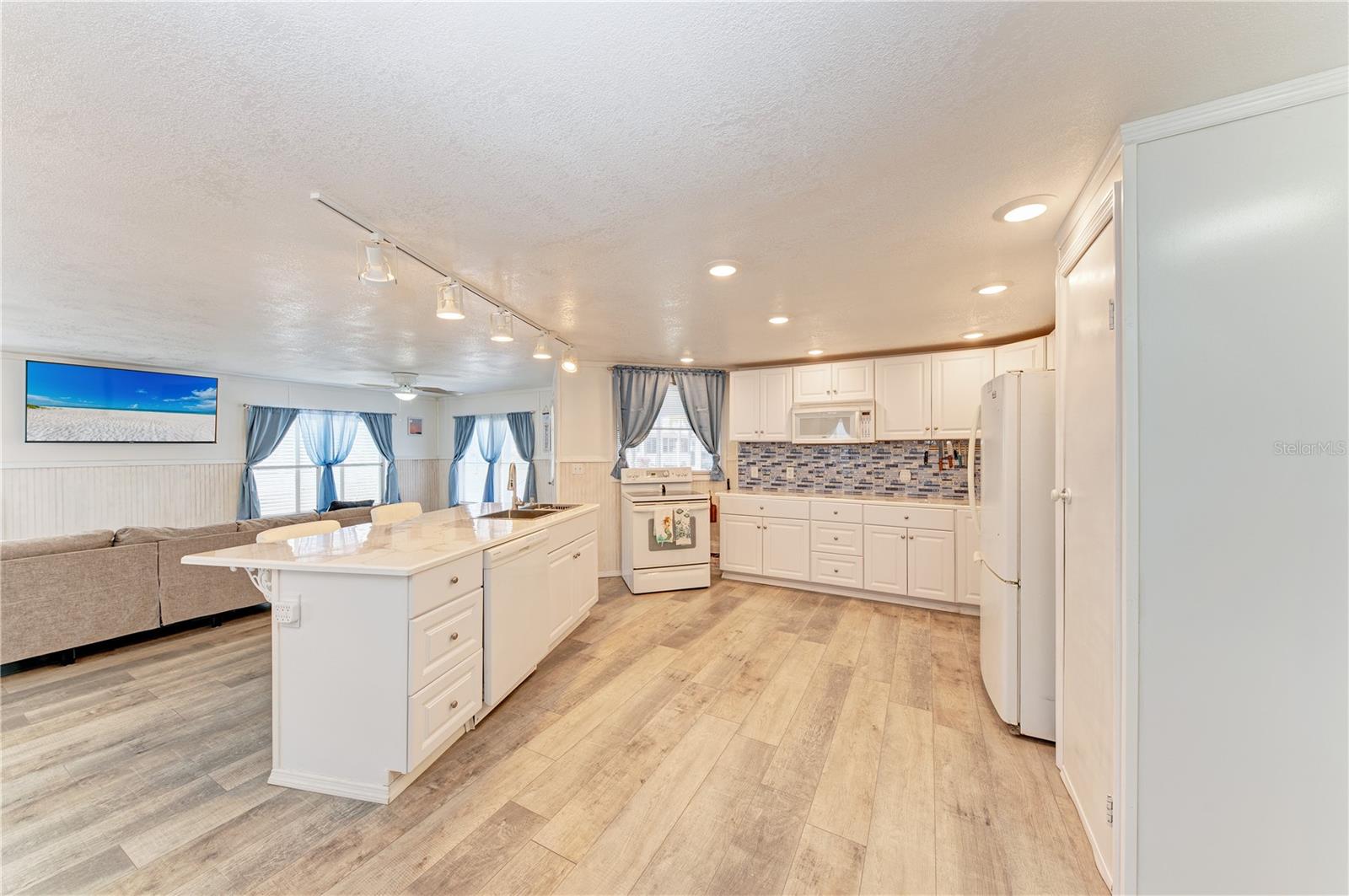 Image 12 of 56 For 2 Flora Vista Street