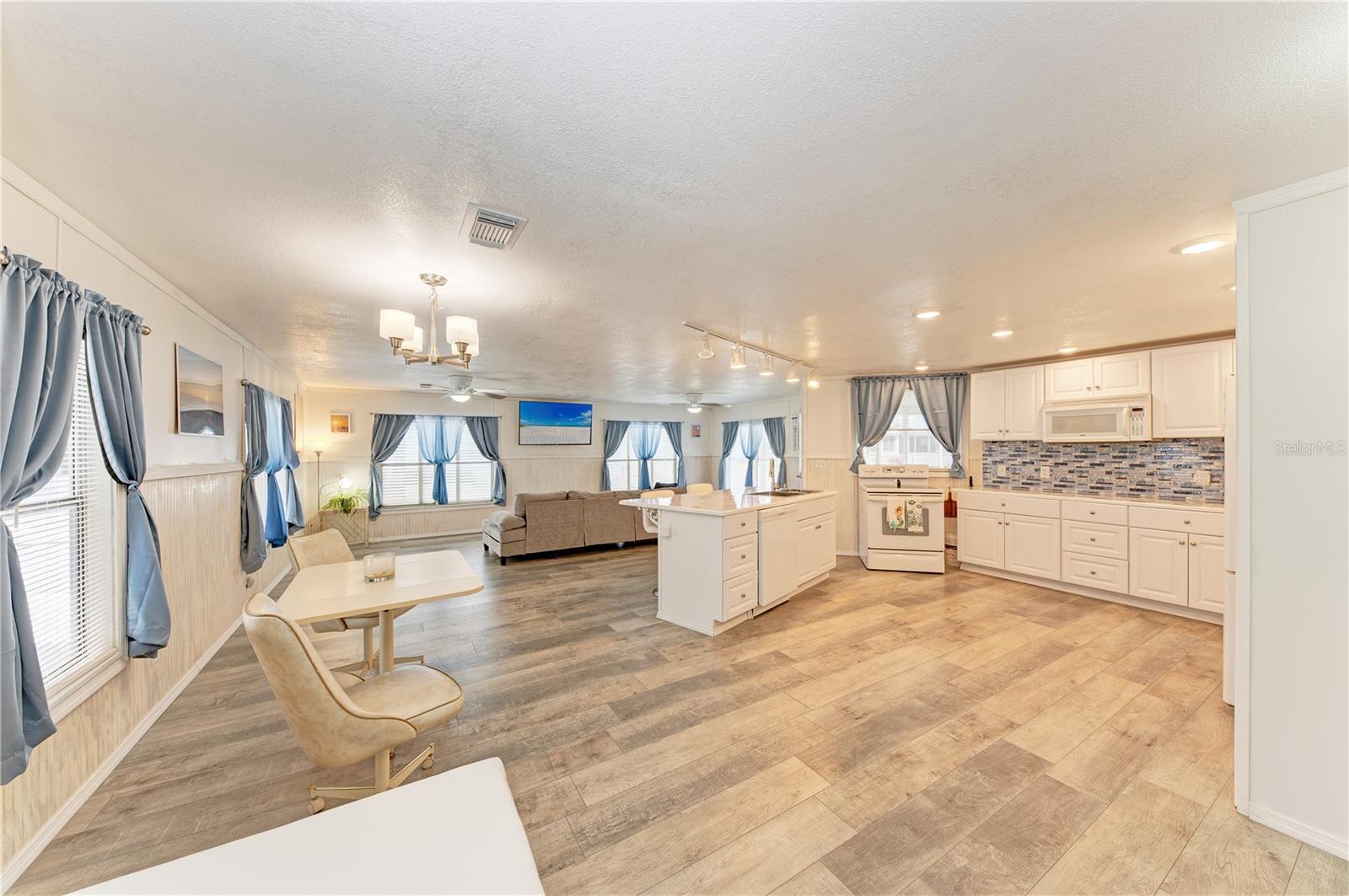 Image 19 of 56 For 2 Flora Vista Street