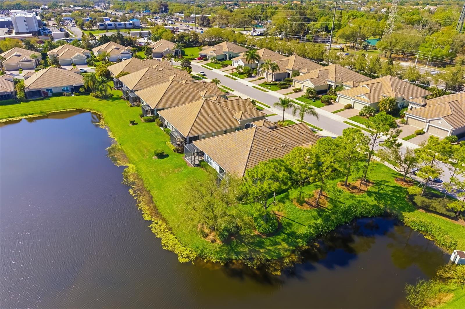 Image 18 of 74 For 5423 Fairfield Boulevard