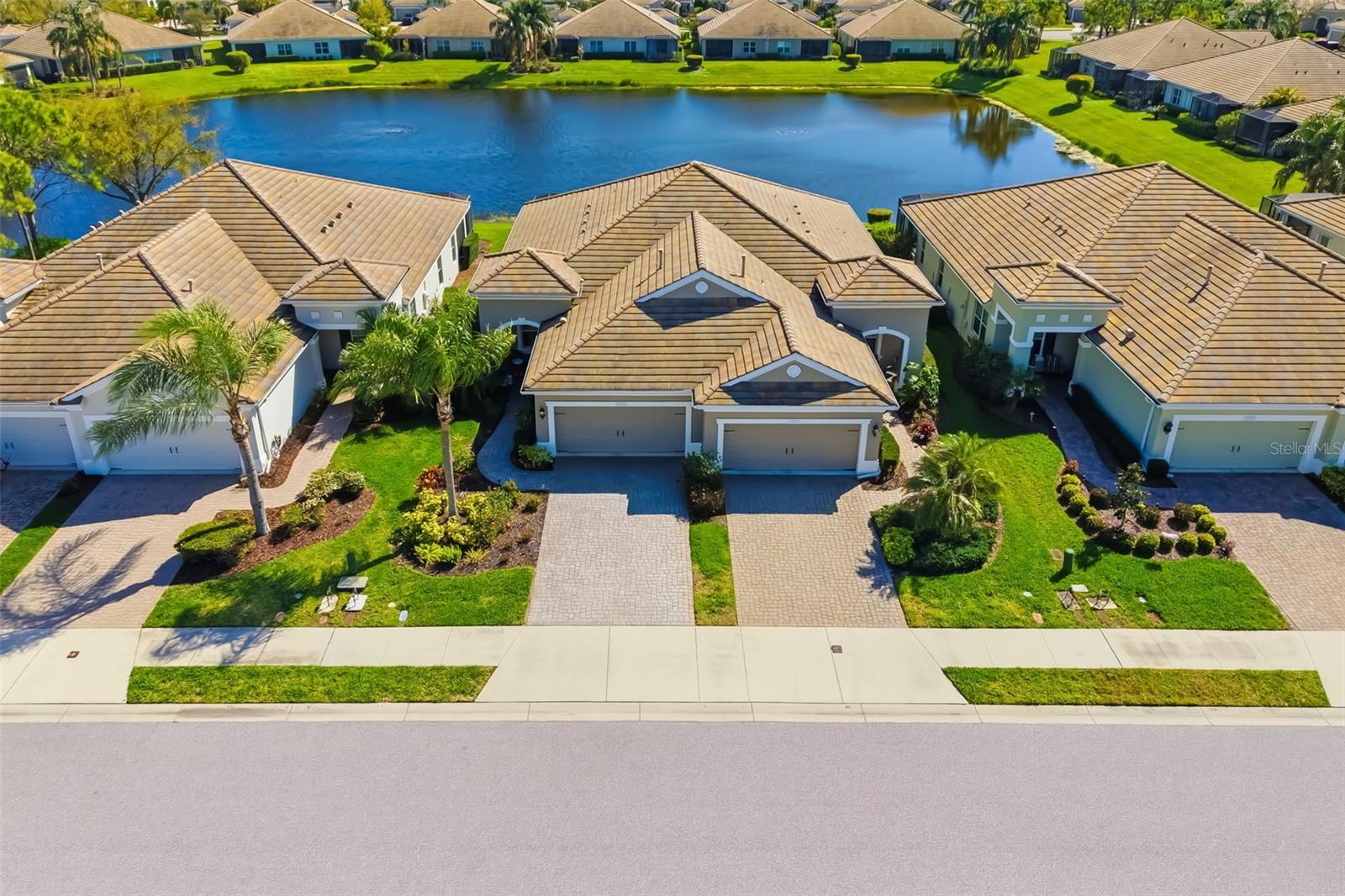 Image 3 of 74 For 5423 Fairfield Boulevard