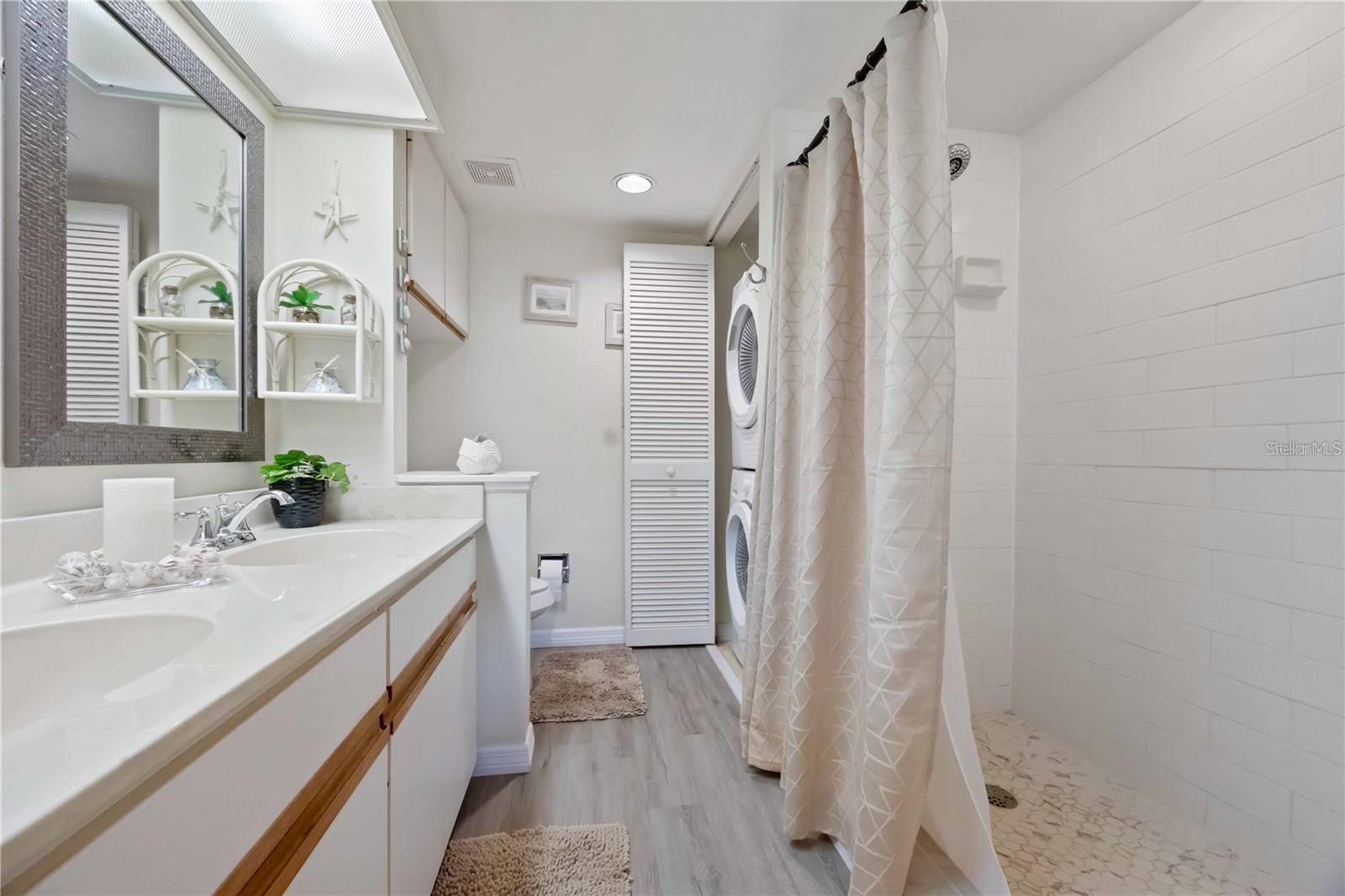 Image 13 of 39 For 433 Cerromar Lane 440