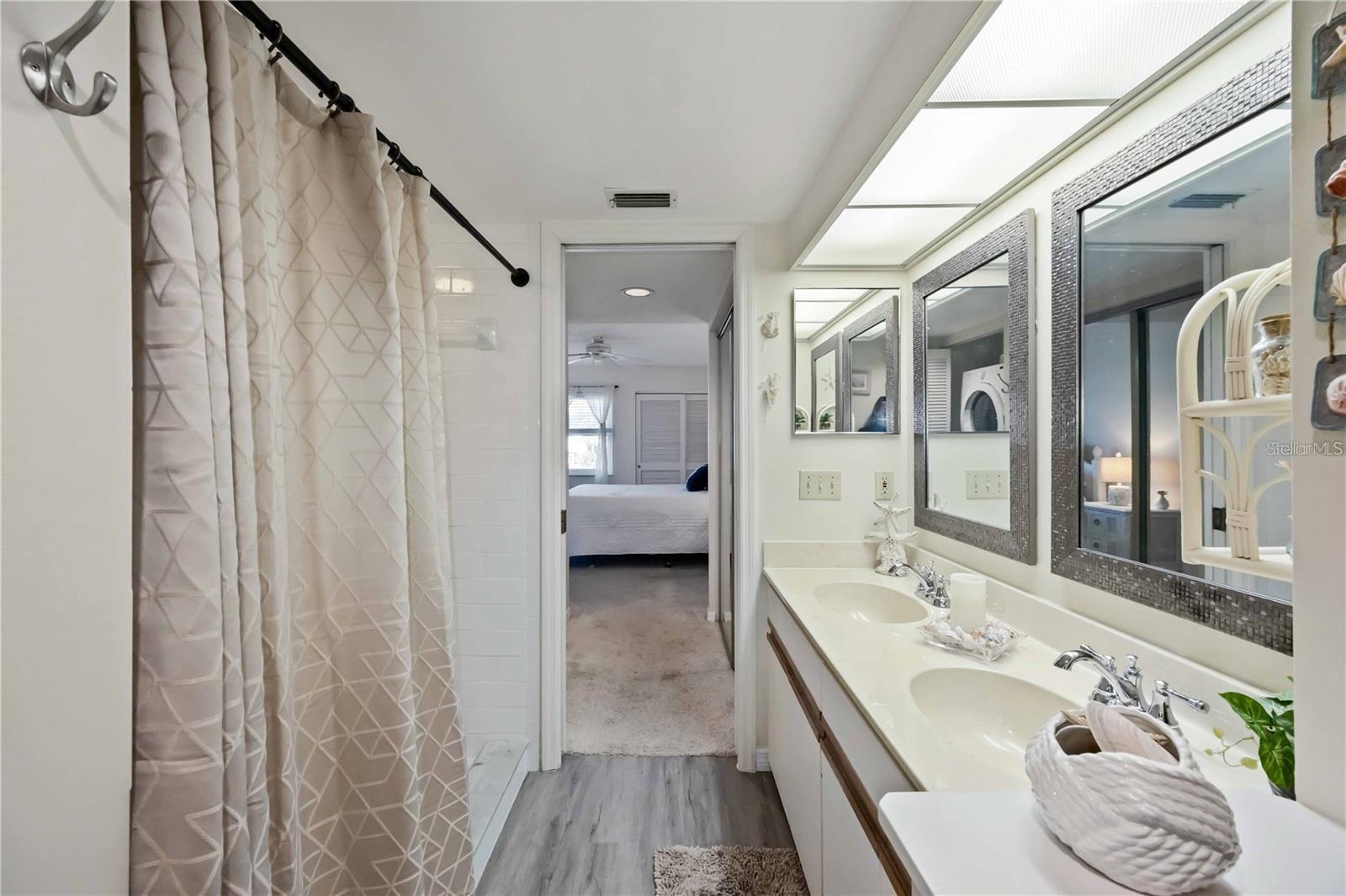 Image 14 of 39 For 433 Cerromar Lane 440