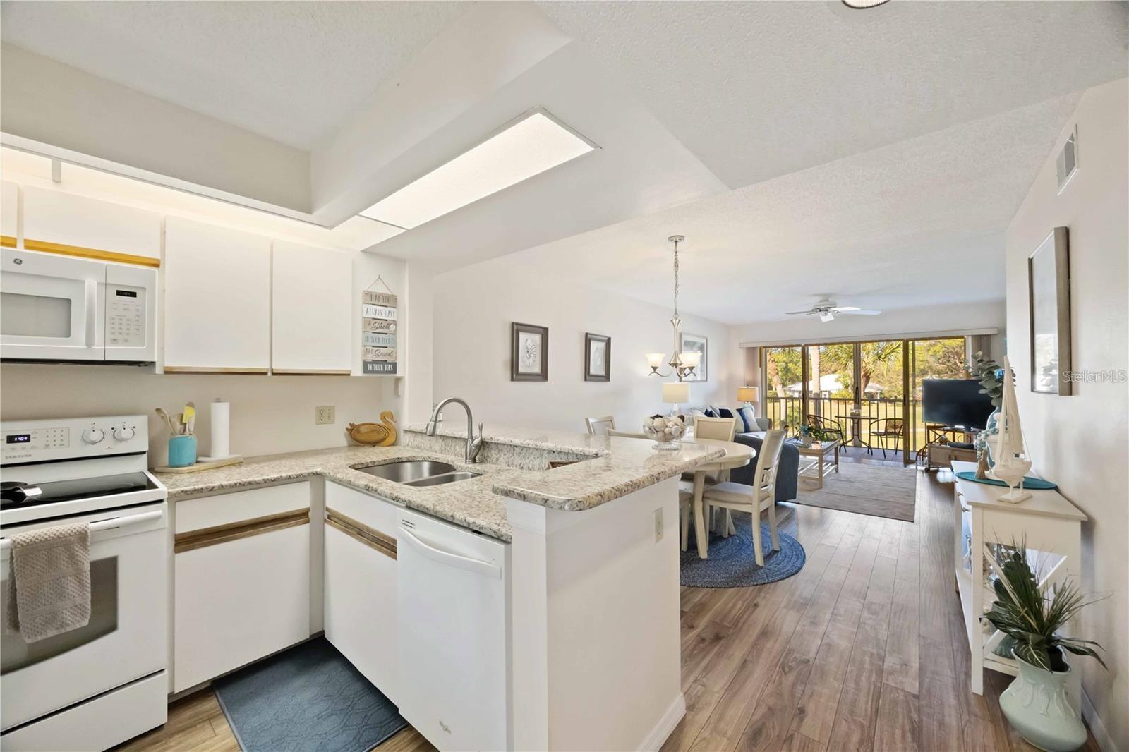 Image 6 of 39 For 433 Cerromar Lane 440