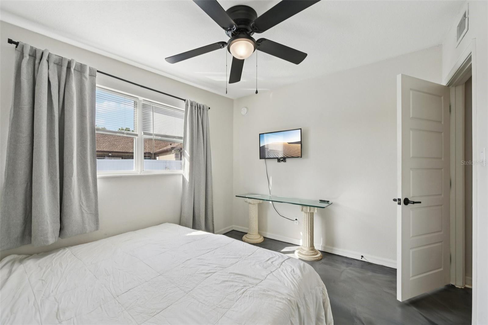 Image 10 of 18 For 2416 Emory Avenue