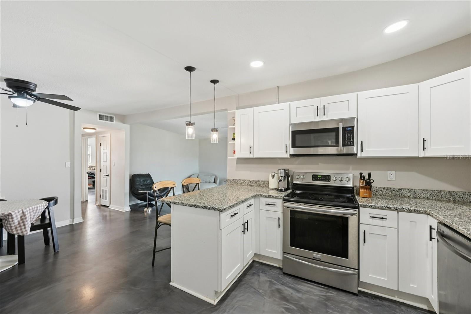 Image 5 of 18 For 2416 Emory Avenue