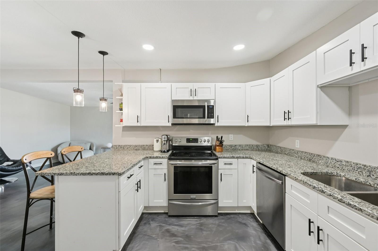 Image 6 of 18 For 2416 Emory Avenue